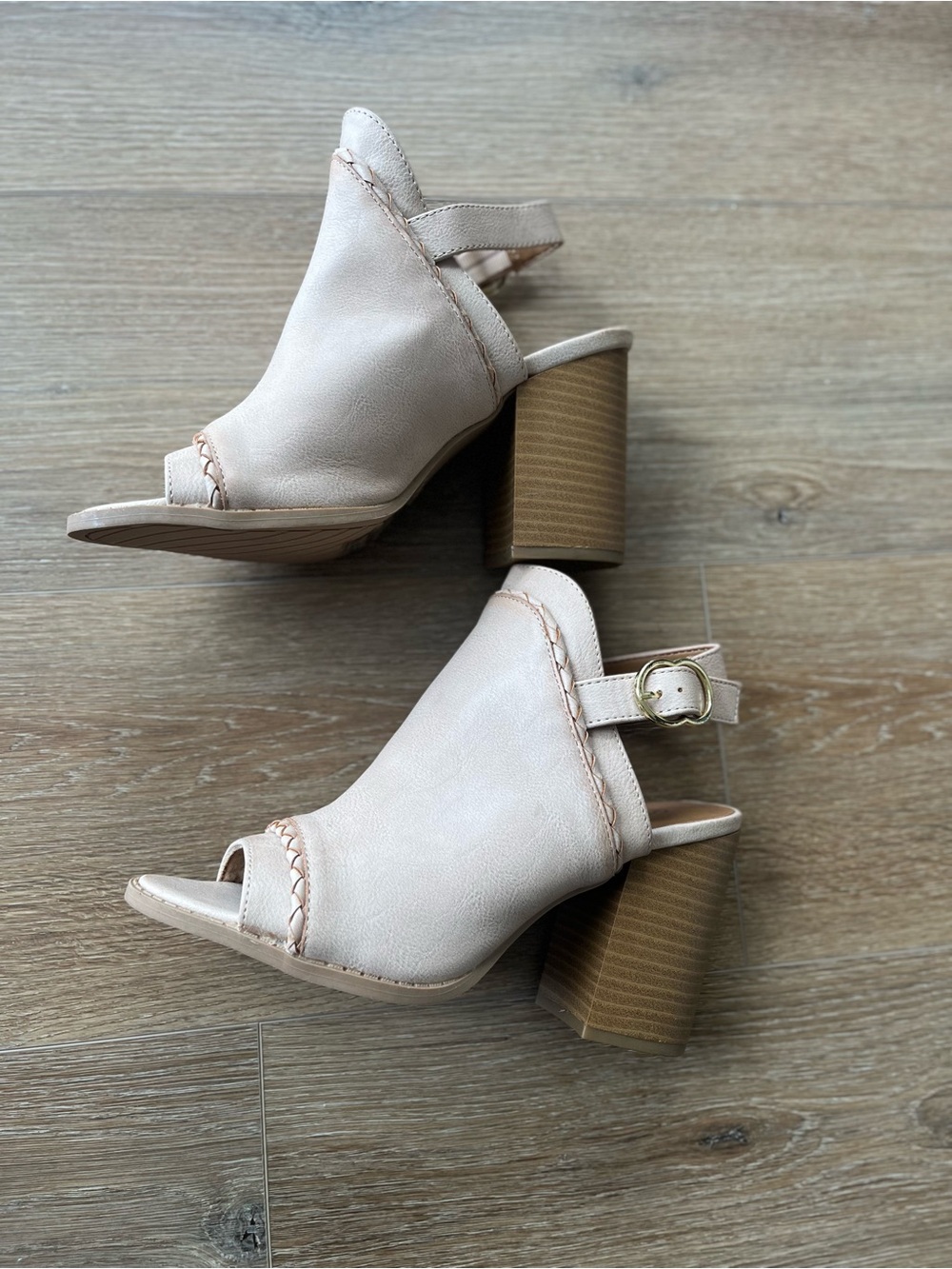 Women's Qupid Open-Toe Block Heel Sandals - Gray size 7.5 NWOB